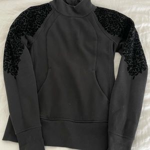 Lululemon pullover